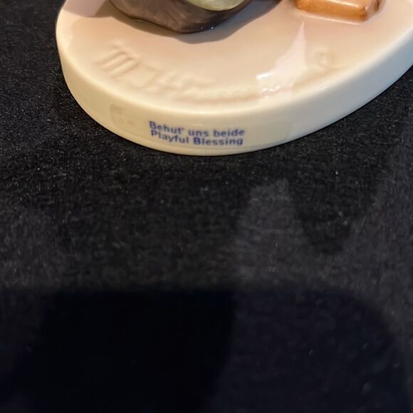 VINTAGE GOEBEL HUMMEL FIGURINE PLAYFUL BLESSING MJ Hummel Club Edition. - Picture 4 of 8